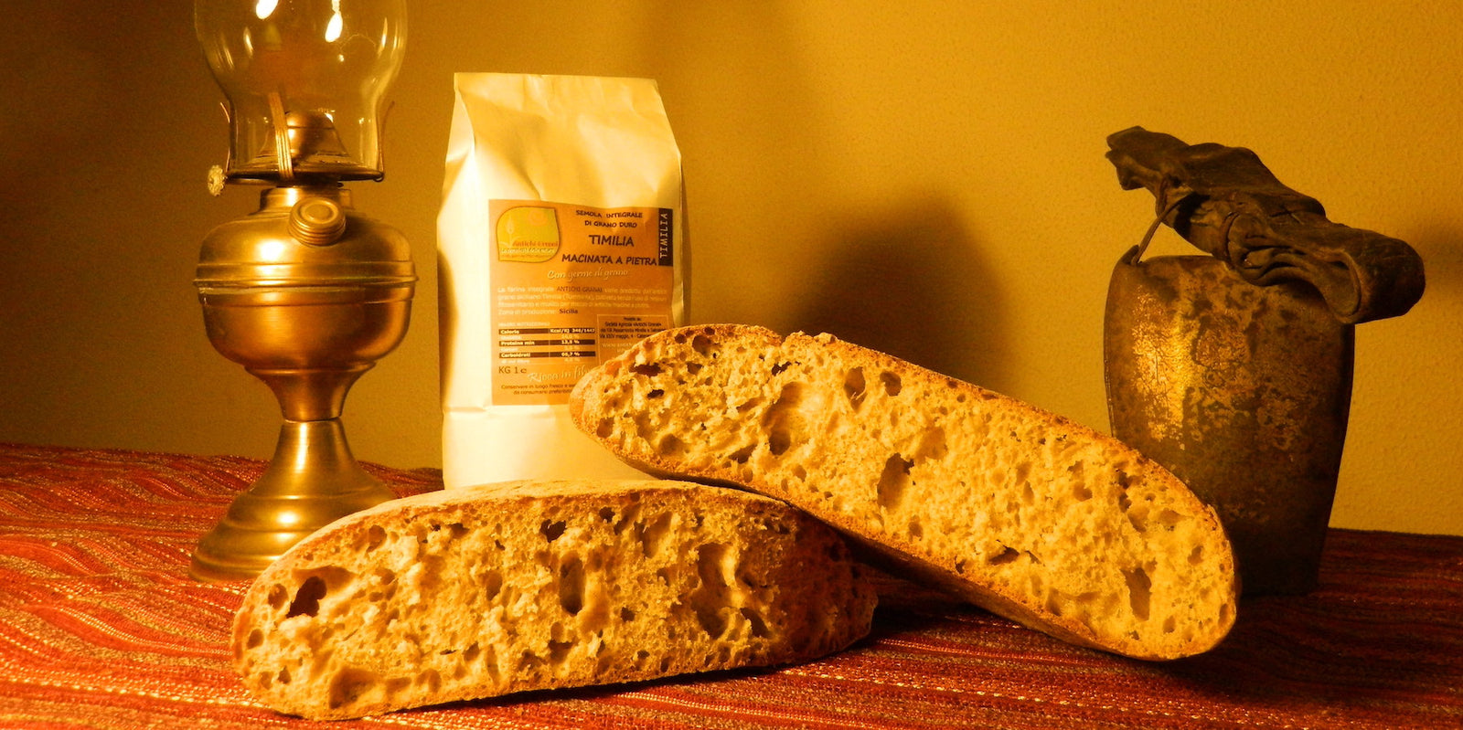 Farina biologica di grani antichi siciliani macinata a pietra. Farina di Timilia o Tumminia, maiorca, perciasacchi, russello ed evolutiva.